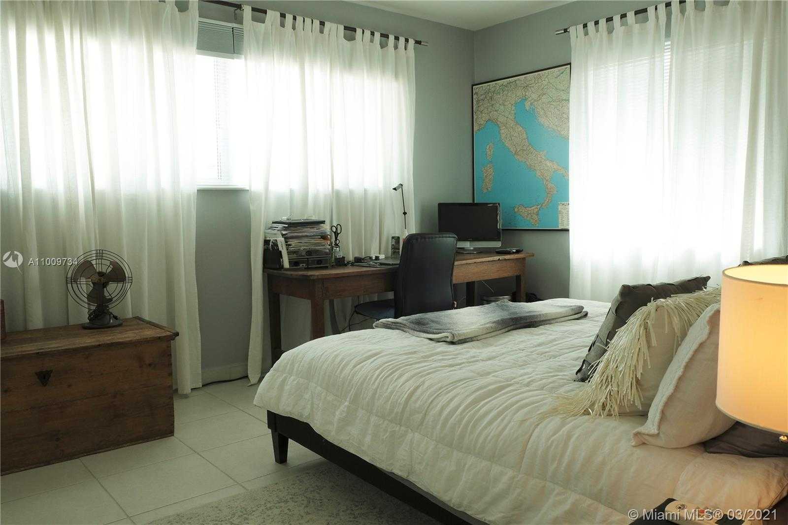 Small Image of 7528 HISPANOLA AVE, North Bay Village Number 15