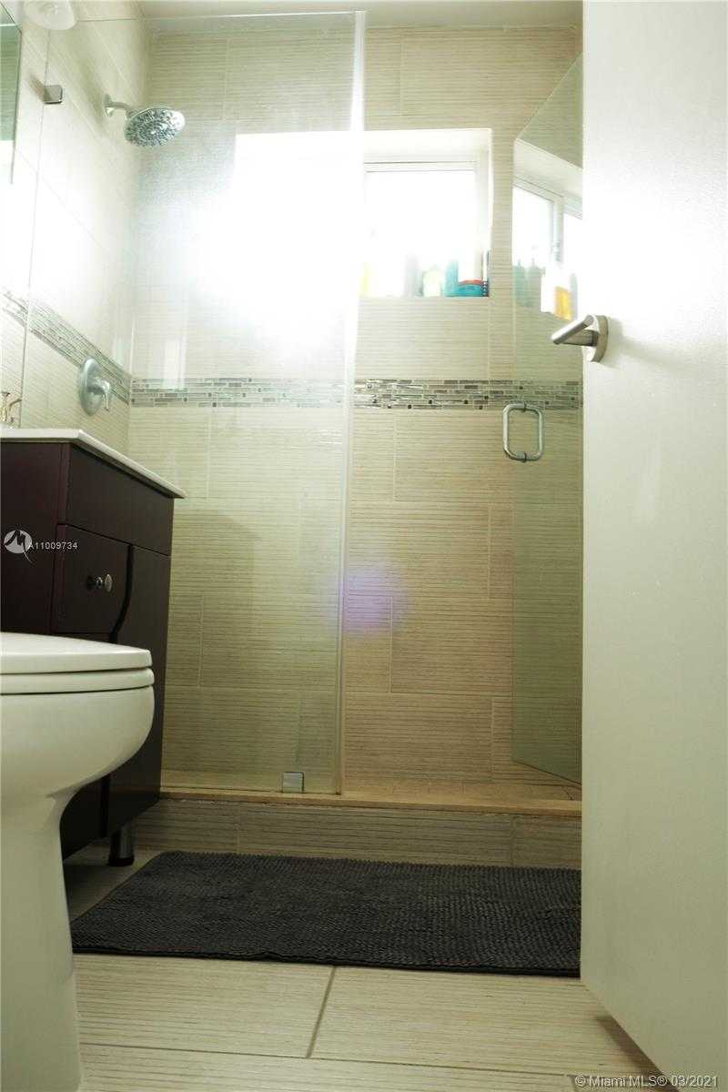 Small Image of 7528 HISPANOLA AVE, North Bay Village Number 18