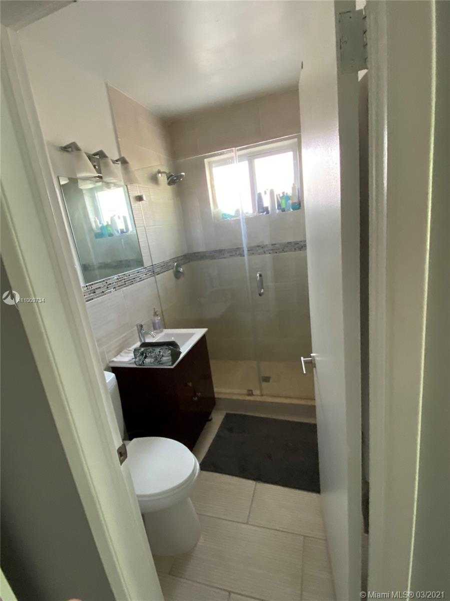 Small Image of 7528 HISPANOLA AVE, North Bay Village Number 19