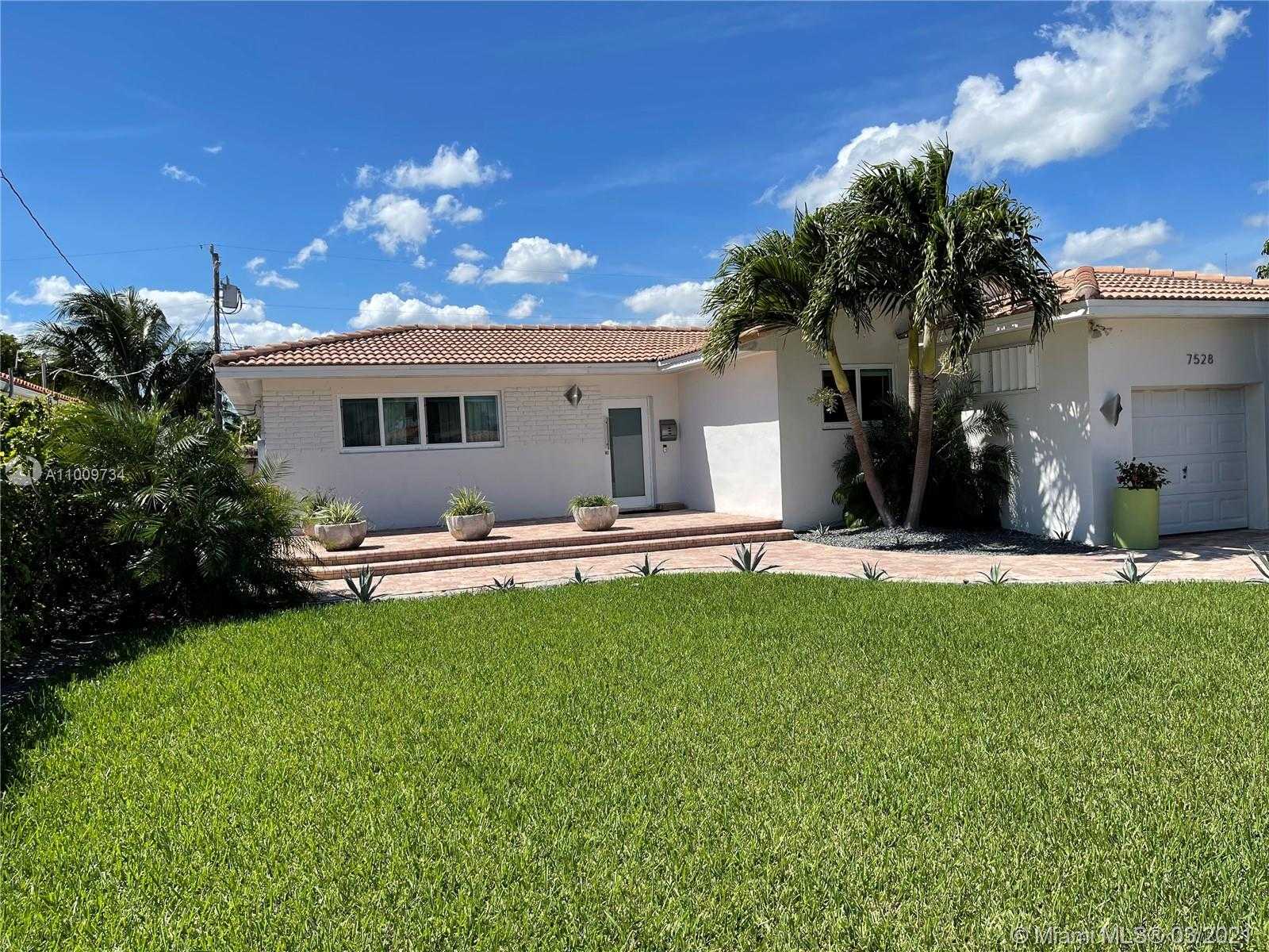Small Image of 7528 HISPANOLA AVE, North Bay Village Number 2