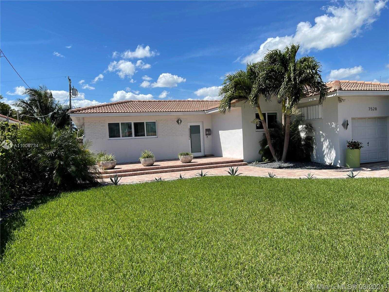 Small Image of 7528 HISPANOLA AVE, North Bay Village Number 23