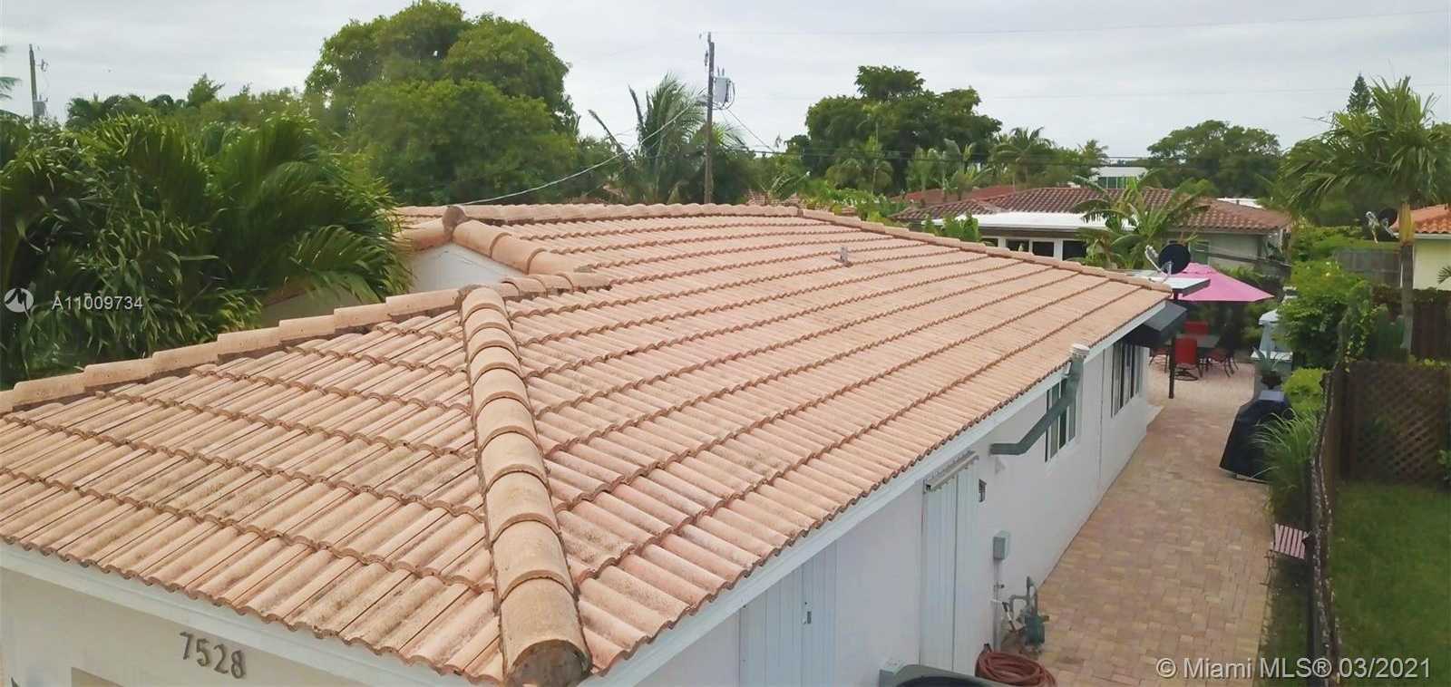 Small Image of 7528 HISPANOLA AVE, North Bay Village Number 4