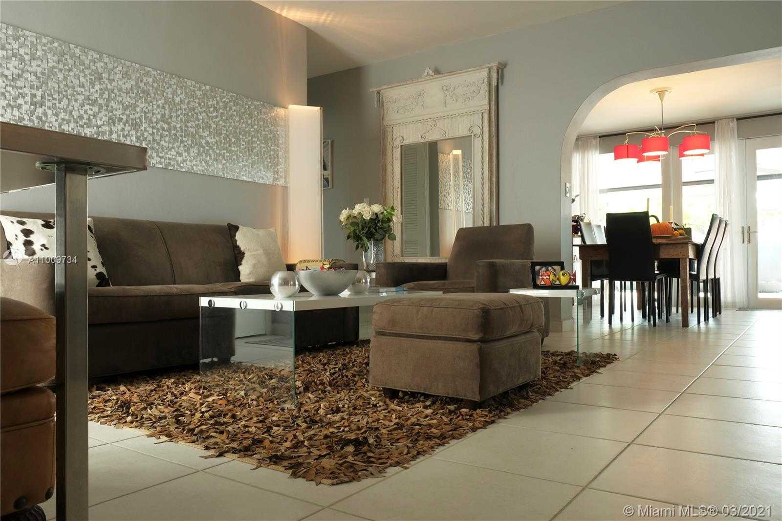 Small Image of 7528 HISPANOLA AVE, North Bay Village Number 7
