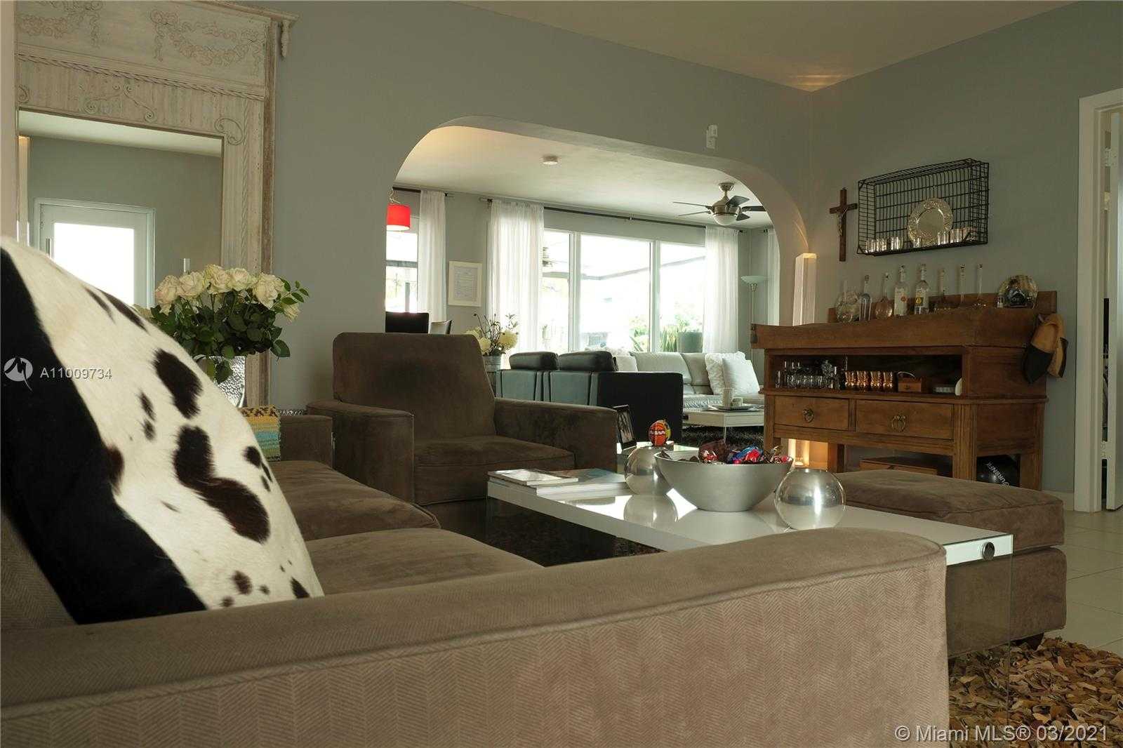 Small Image of 7528 HISPANOLA AVE, North Bay Village Number 8
