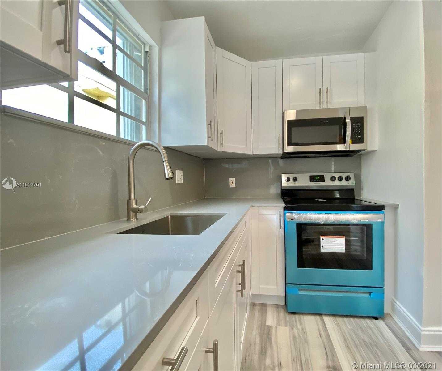 Small Image of 626 NE 4th Ct., Hallandale Beach, FL 33009, USA Number 10
