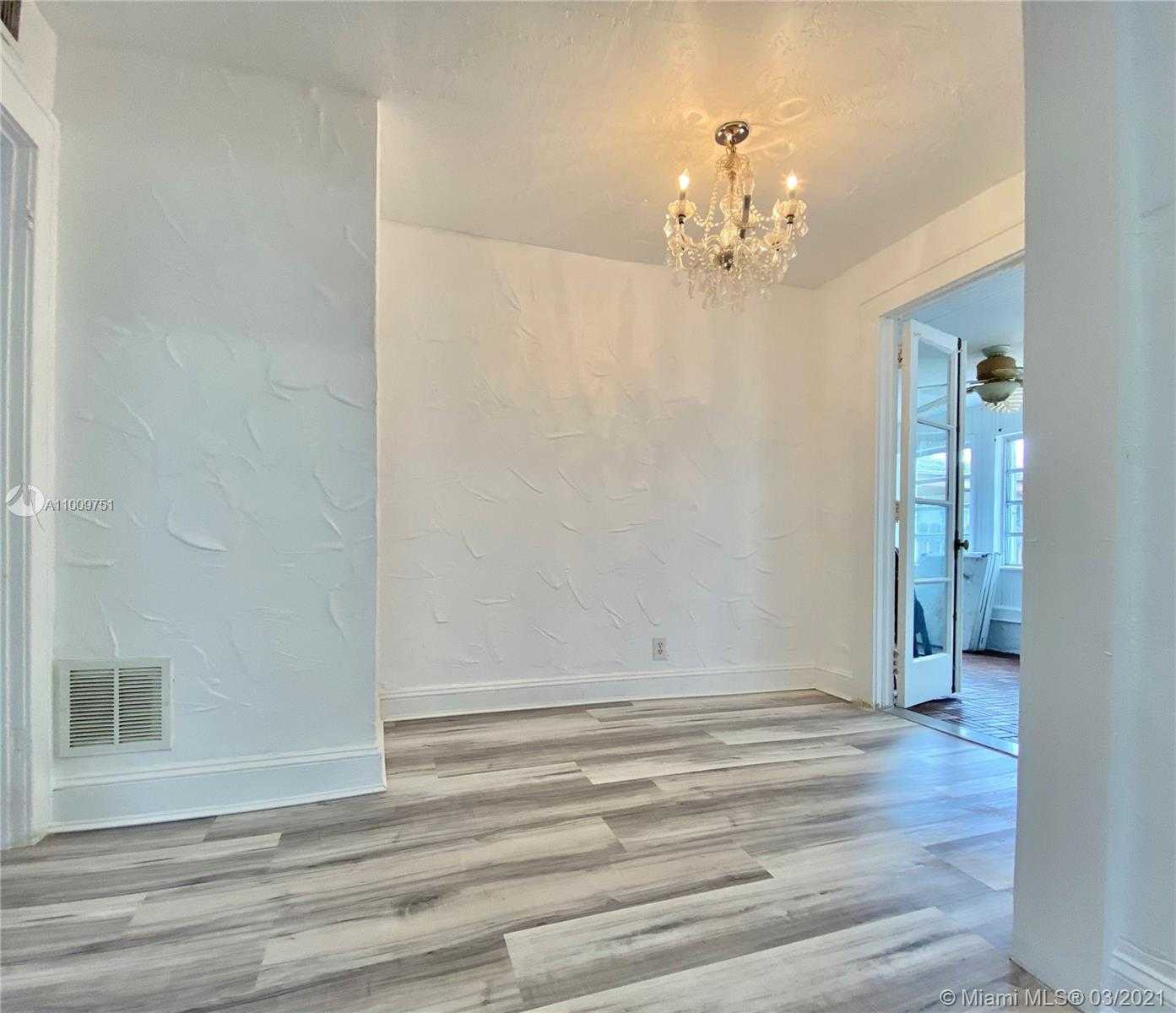 Small Image of 626 NE 4th Ct., Hallandale Beach, FL 33009, USA Number 12