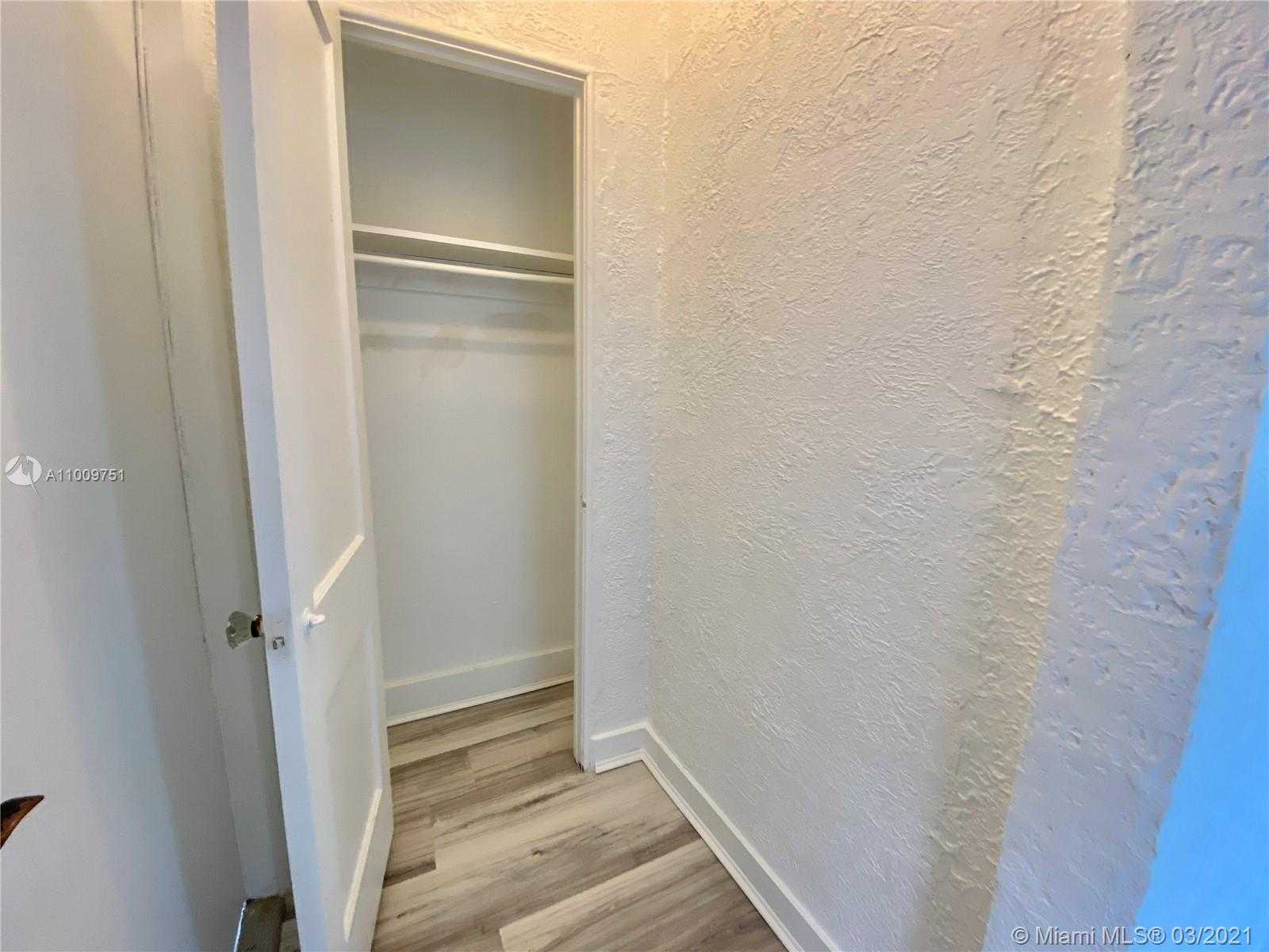 Small Image of 626 NE 4th Ct., Hallandale Beach, FL 33009, USA Number 5