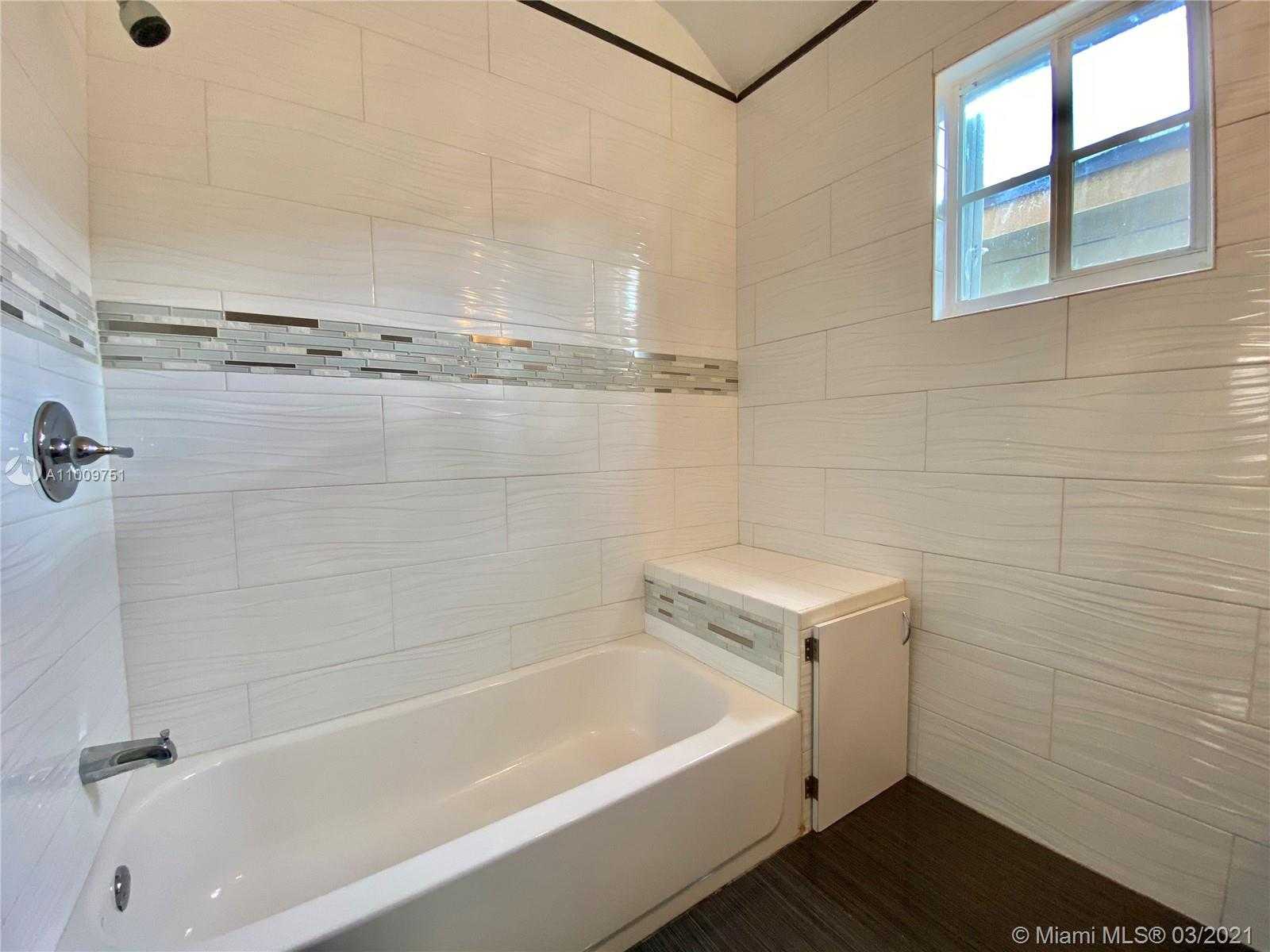 Small Image of 626 NE 4th Ct., Hallandale Beach, FL 33009, USA Number 7