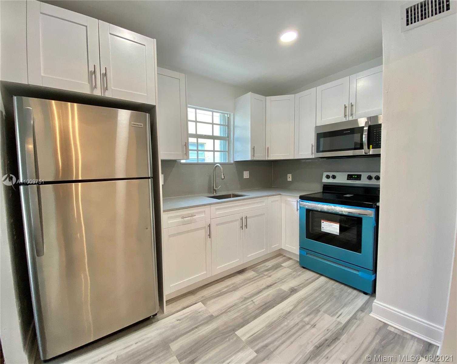 Small Image of 626 NE 4th Ct., Hallandale Beach, FL 33009, USA Number 9