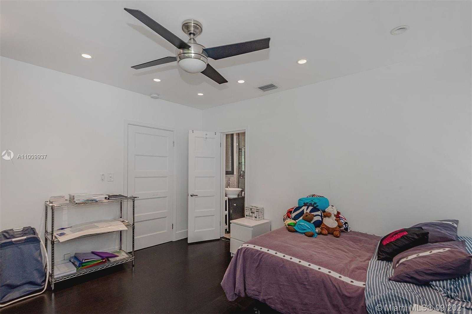 Small Image of 4707 ALTON RD, Miami Beach Number 14