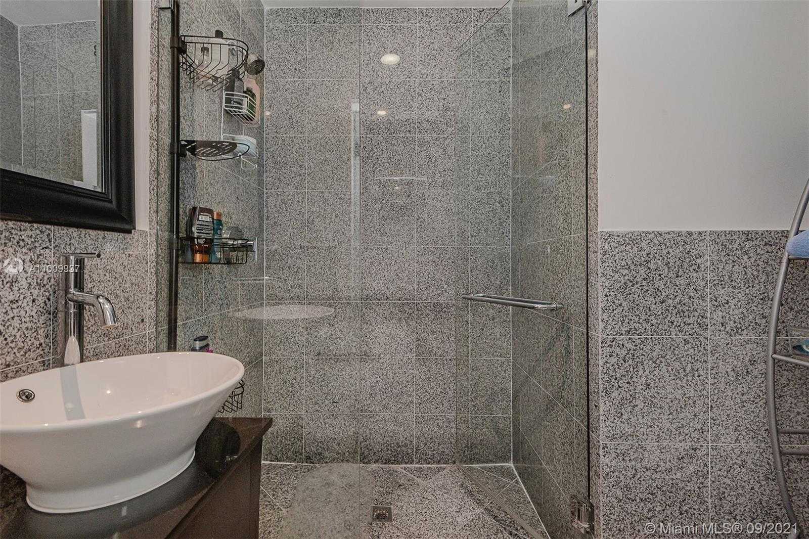 Small Image of 4707 ALTON RD, Miami Beach Number 15