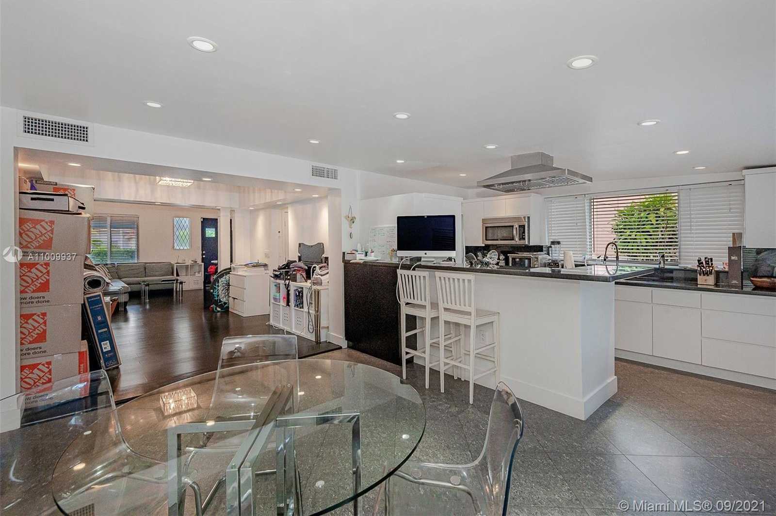 Small Image of 4707 ALTON RD, Miami Beach Number 2