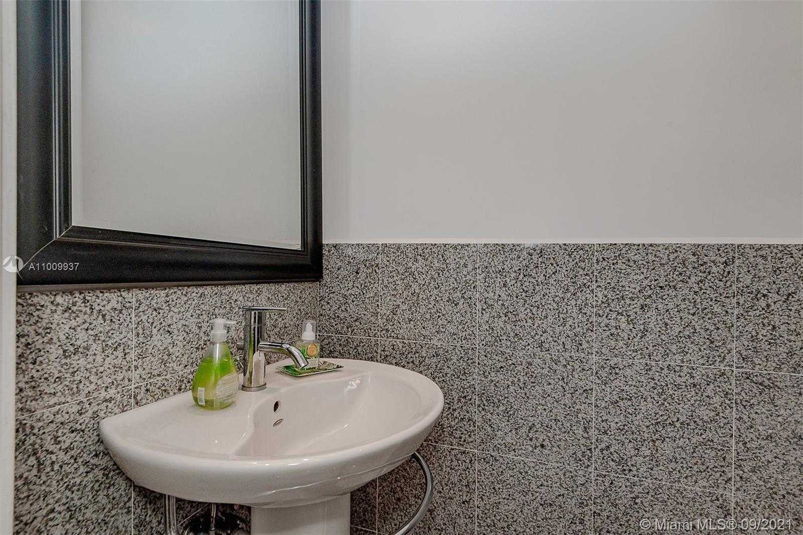 Small Image of 4707 ALTON RD, Miami Beach Number 7