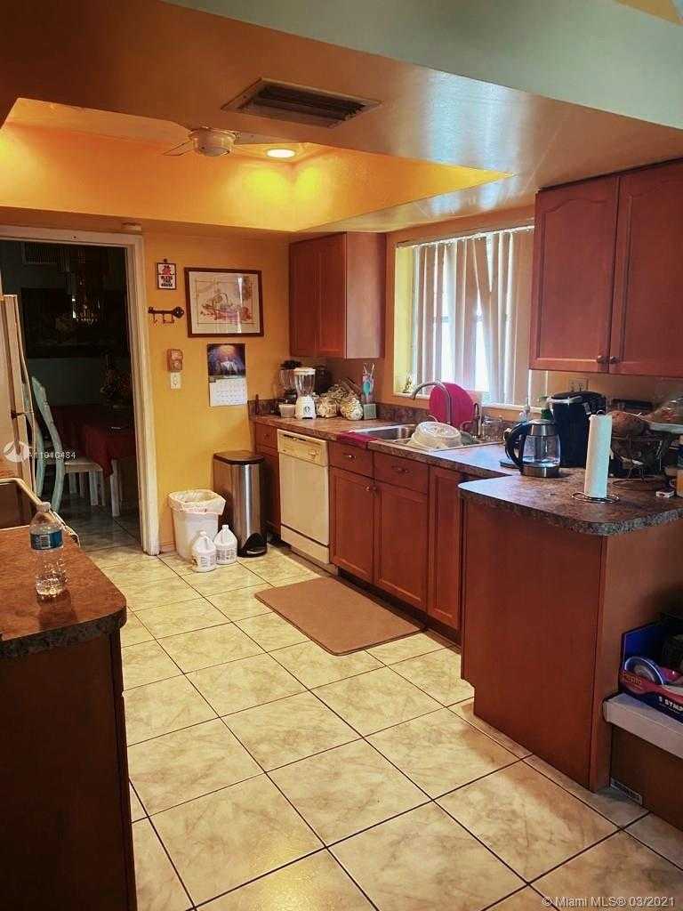 Small Image of 6490 SOUTH WEST 10TH ST, North Lauderdale Number 15