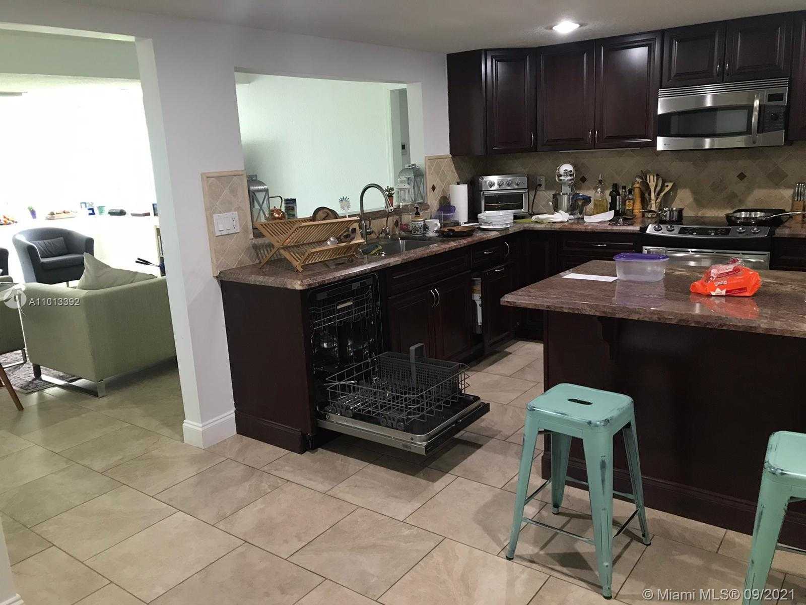 Small Image of 2050 NORTH EAST 196TH TER, North Miami Beach Number 7