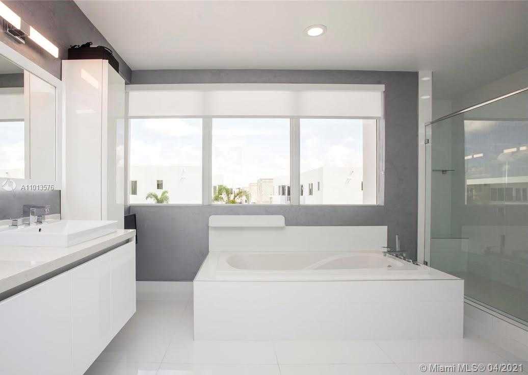 Small Image of 10320 NORTH WEST 74TH TER, Doral Number 16