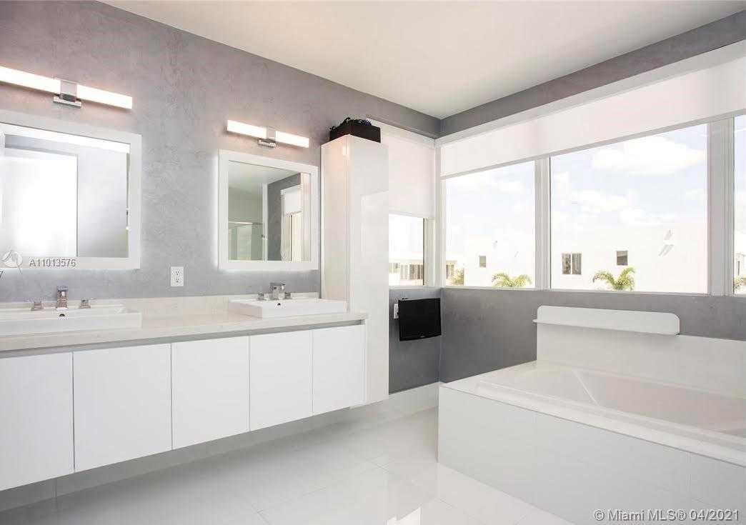 Small Image of 10320 NORTH WEST 74TH TER, Doral Number 17