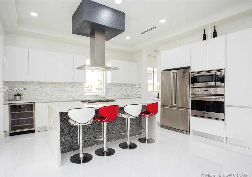 Small Image of 10320 NORTH WEST 74TH TER, Doral Number 7