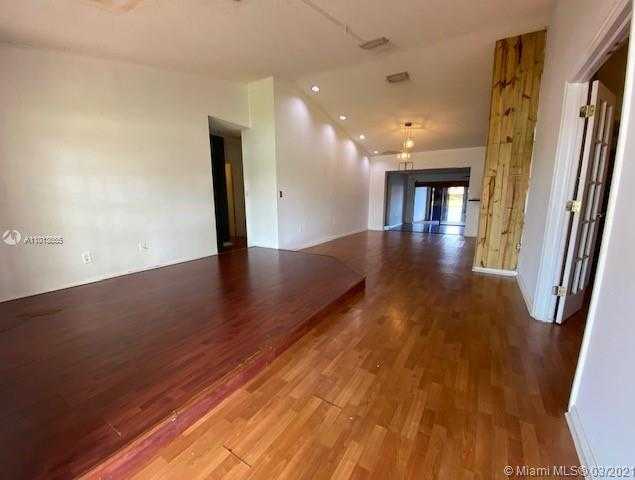 Small Image of 8459 NORTH WEST 189TH ST RD, Hialeah Number 4