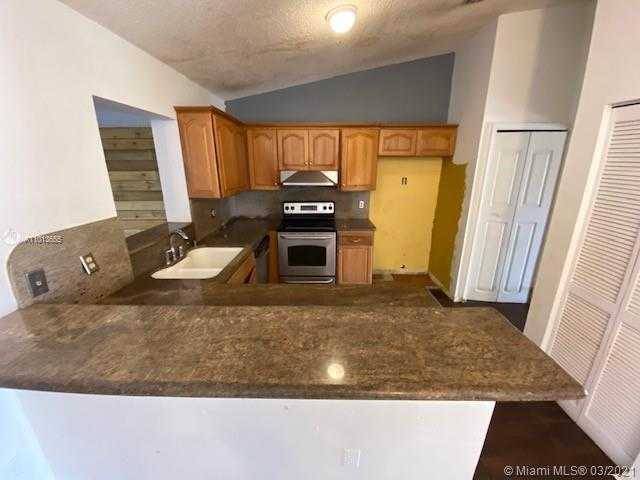 Small Image of 8459 NORTH WEST 189TH ST RD, Hialeah Number 7