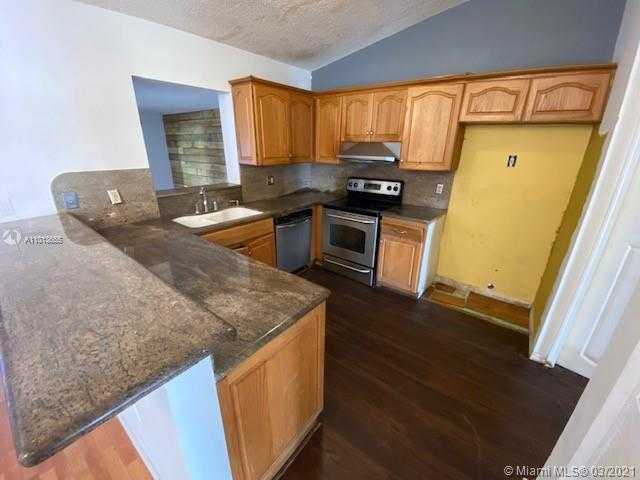 Small Image of 8459 NORTH WEST 189TH ST RD, Hialeah Number 8
