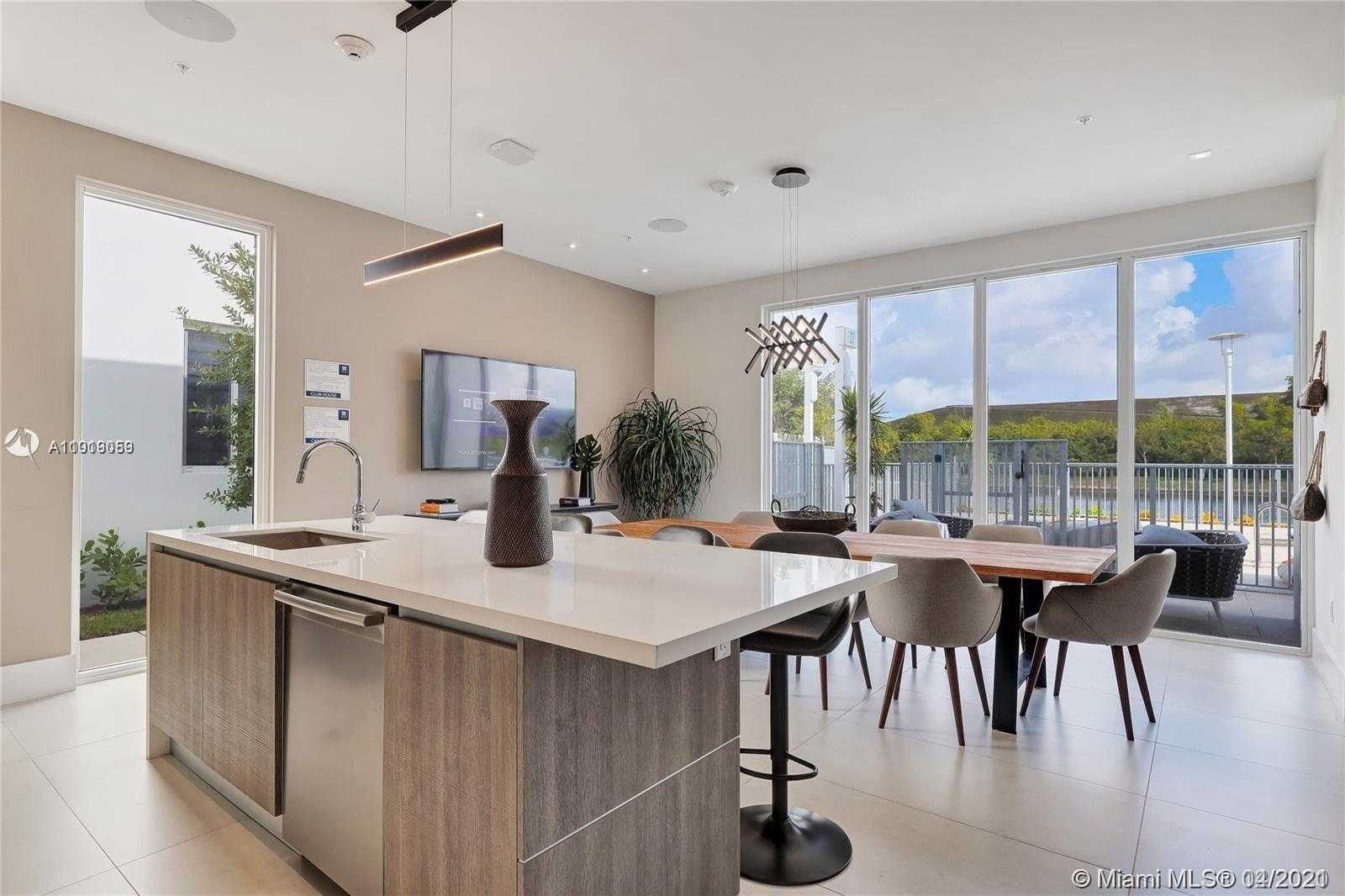 Small Image of 6760 NORTH WEST 103RD PL, Doral Number 4