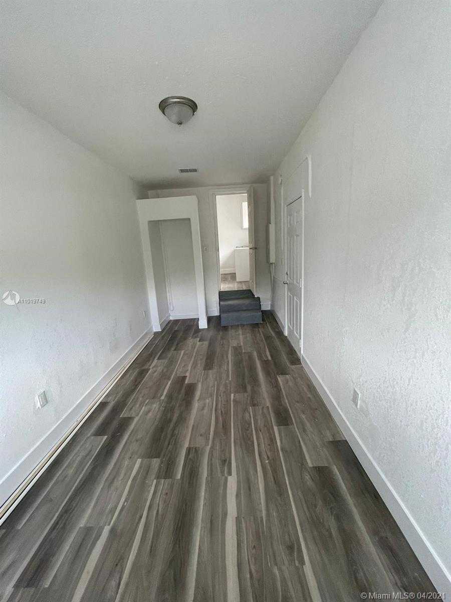 Small Image of 1550 NORTH WEST 67TH ST, Miami Number 4