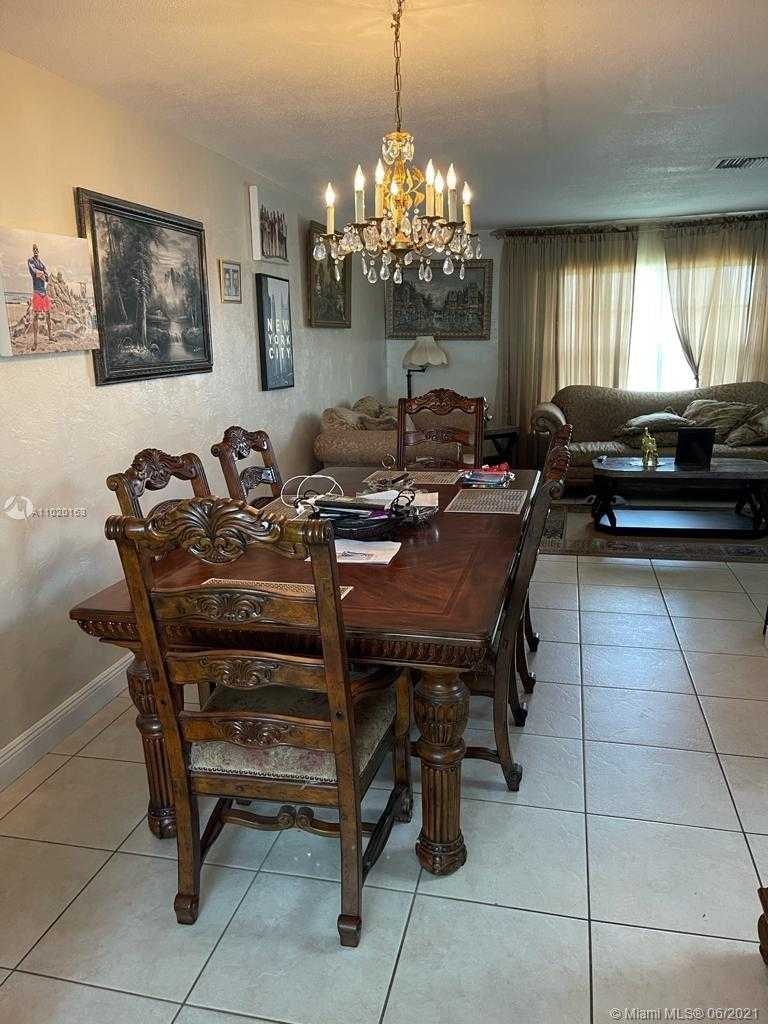 Small Image of 6807 NORTH WEST 77TH ST, Tamarac Number 4