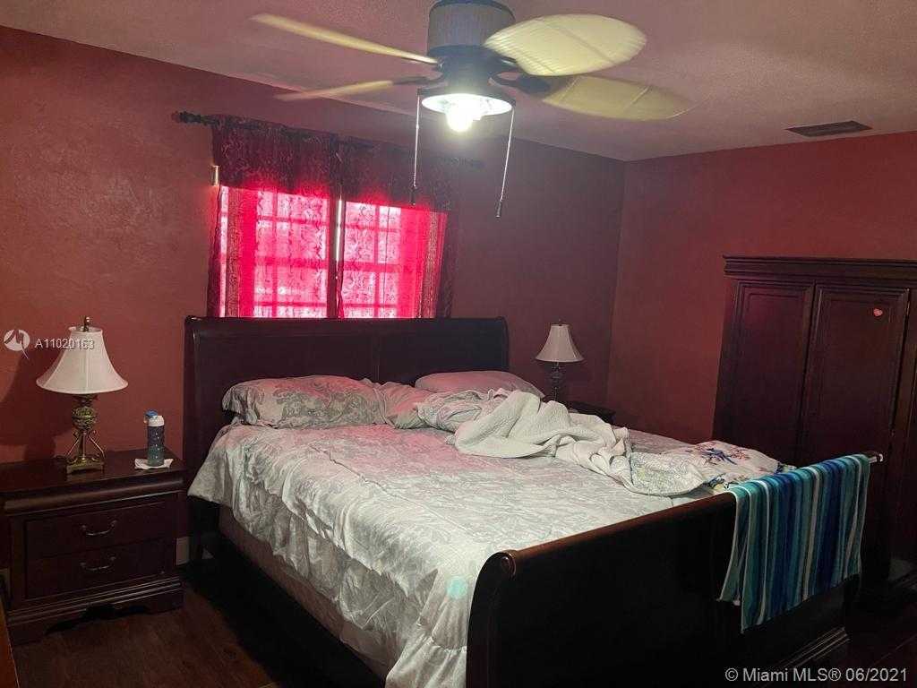 Small Image of 6807 NORTH WEST 77TH ST, Tamarac Number 6