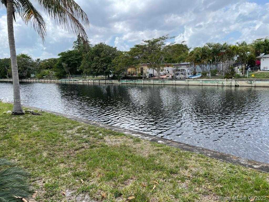 Small Image of 6807 NORTH WEST 77TH ST, Tamarac Number 8