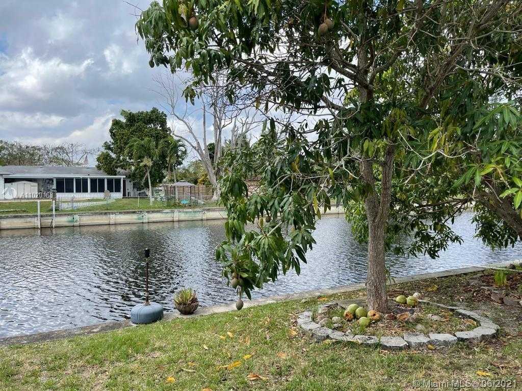 Small Image of 6807 NORTH WEST 77TH ST, Tamarac Number 9
