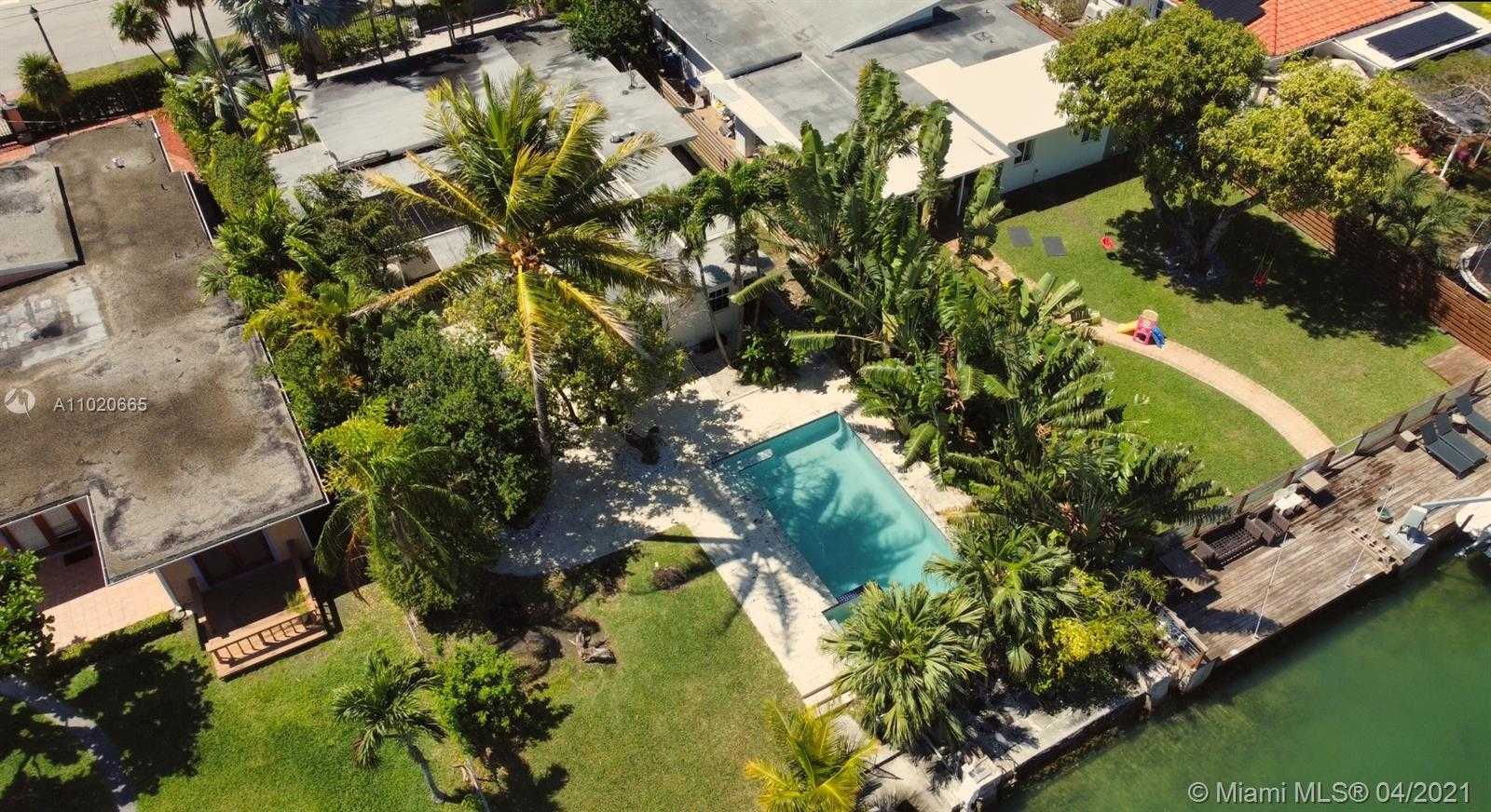Small Image of 1395 DAYTONIA RD, Miami Beach Number 2