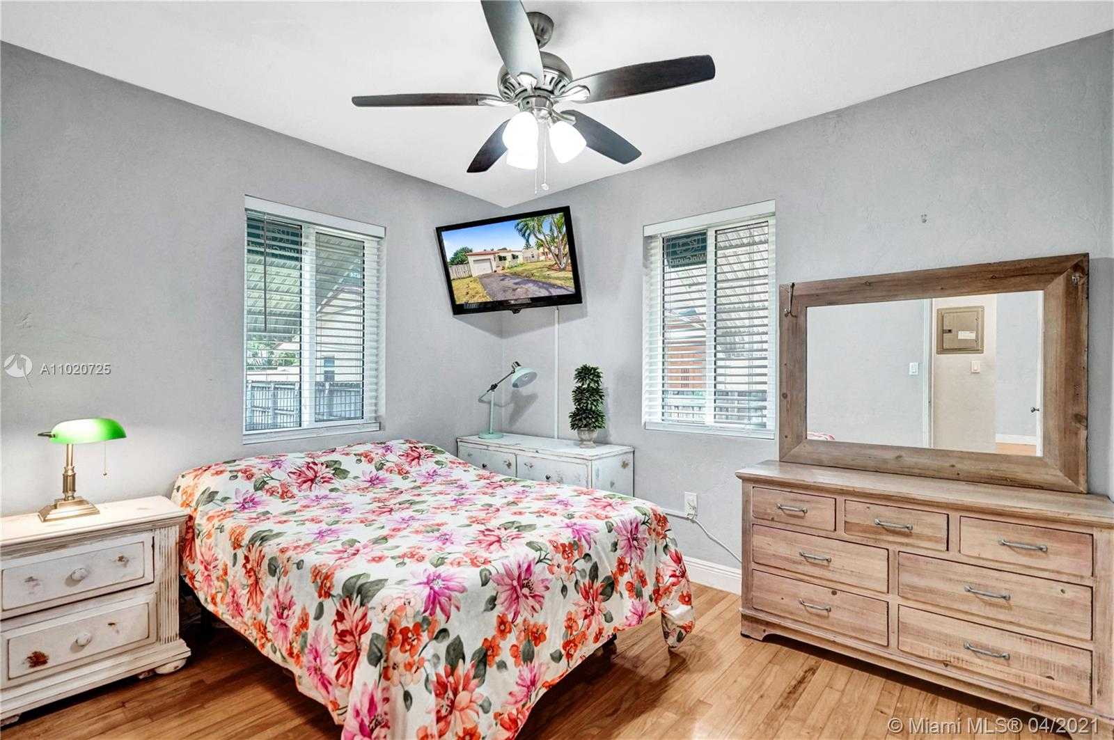 Small Image of 1009 NORTH 17TH CT, Hollywood Number 22