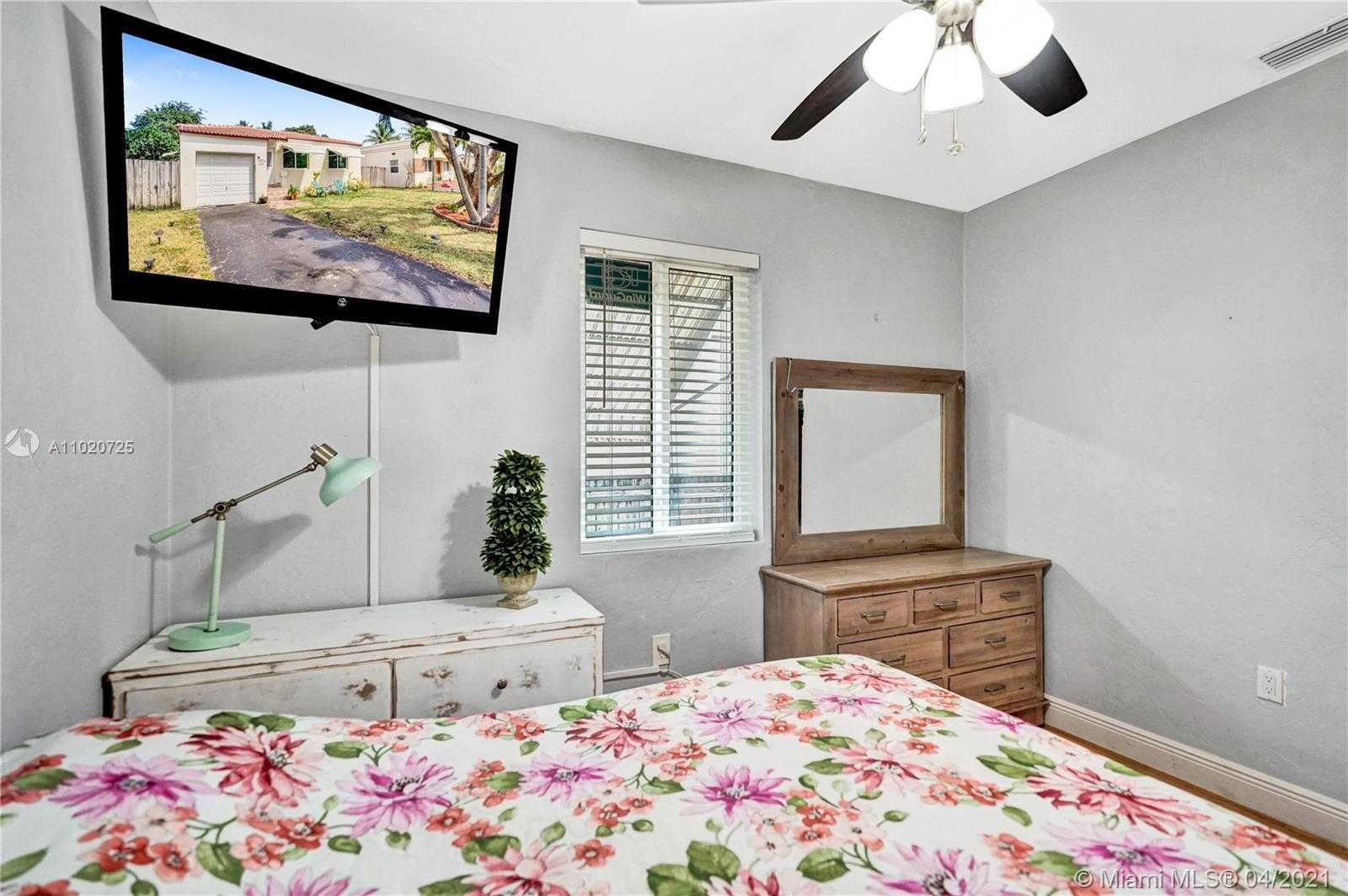 Small Image of 1009 NORTH 17TH CT, Hollywood Number 24