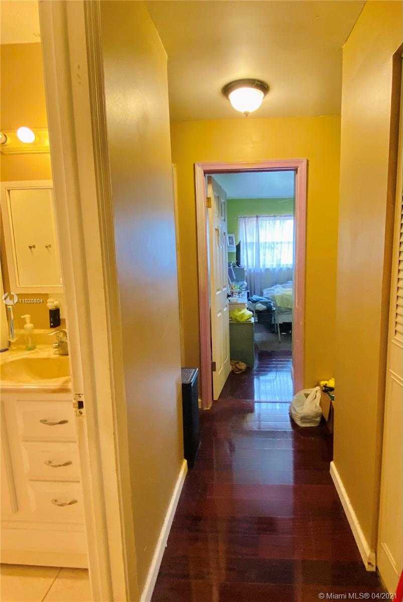 Small Image of 7950 FOREST BLVD, North Lauderdale Number 5