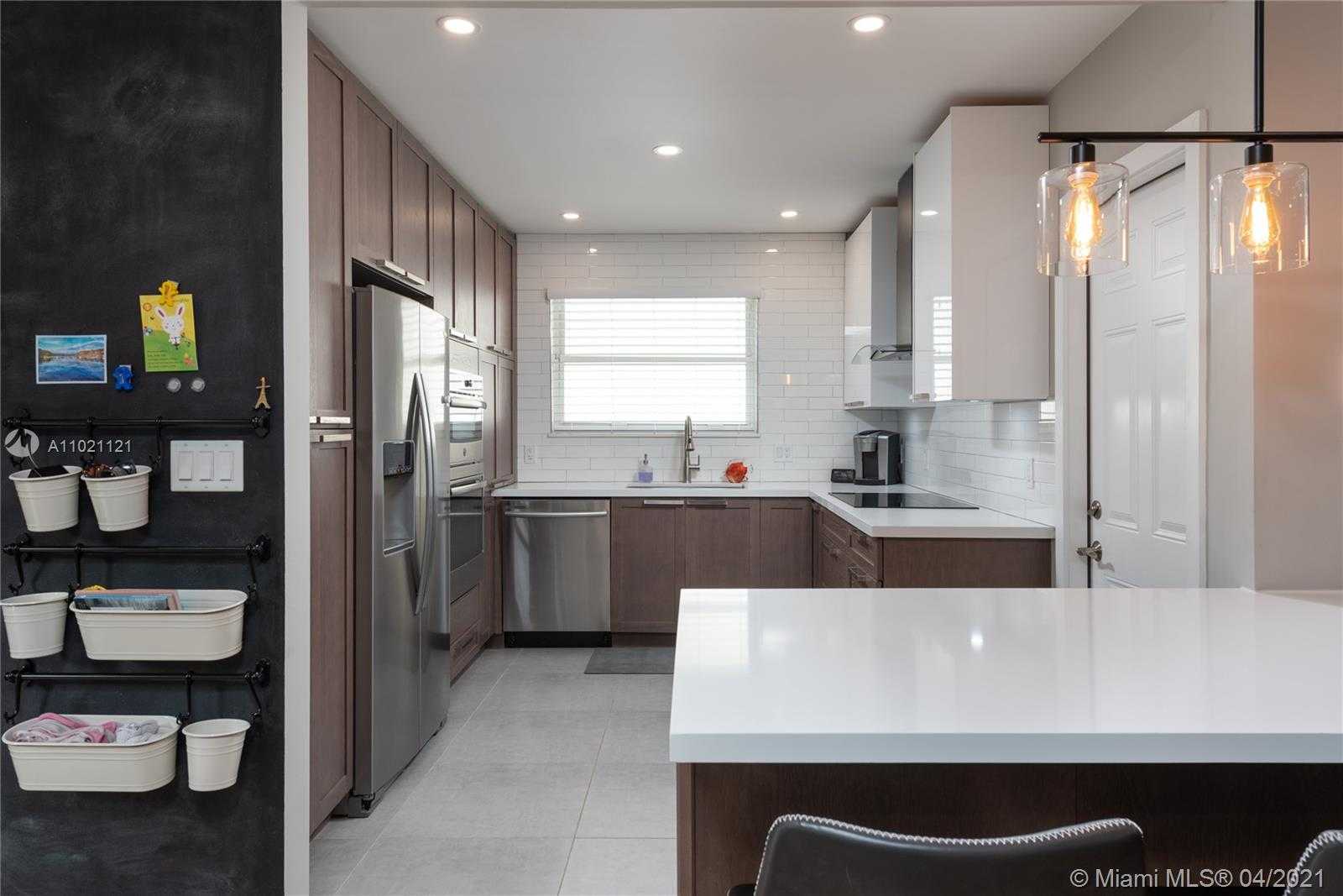 Small Image of 708 MAJORCA AVE, Coral Gables Number 13