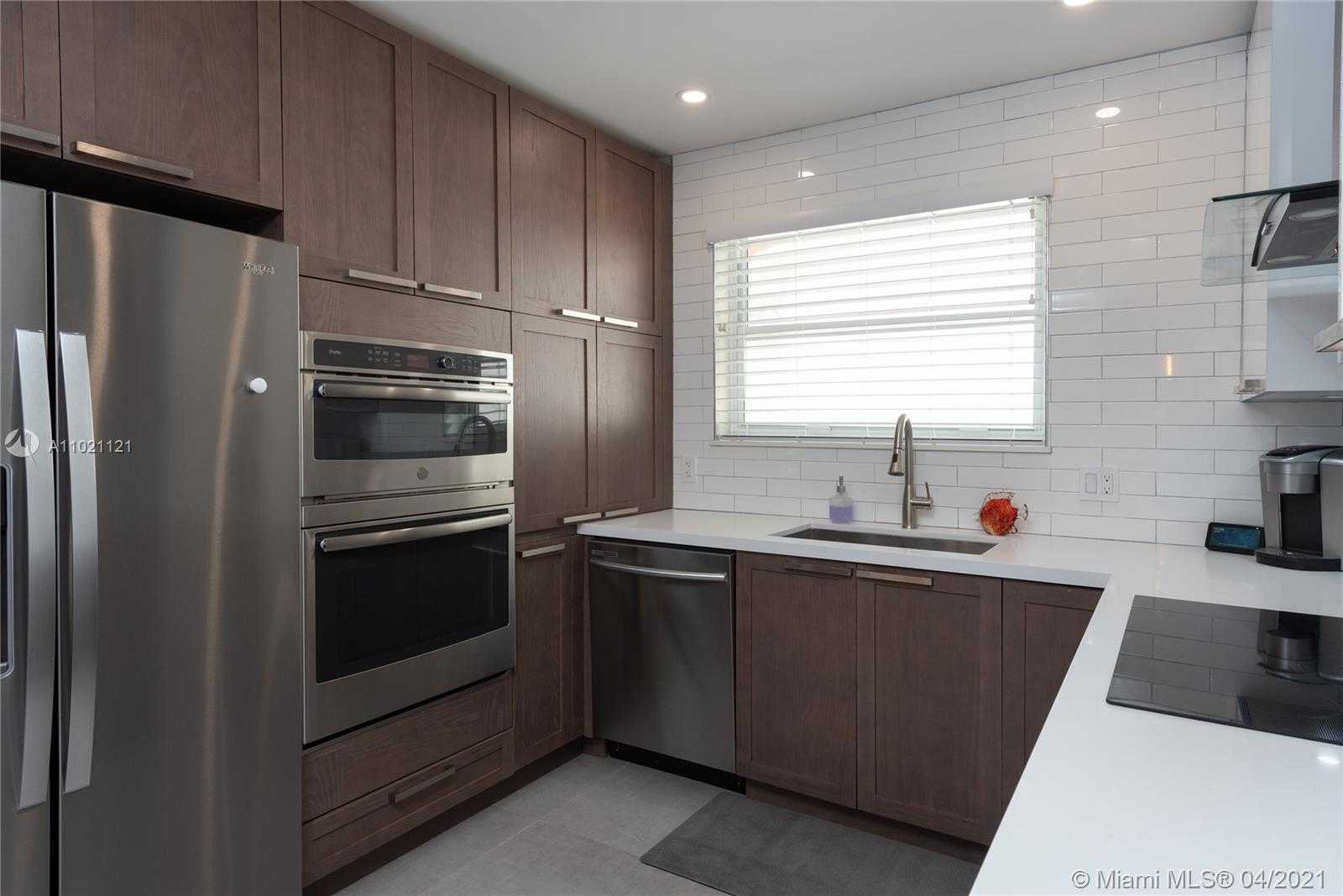 Small Image of 708 MAJORCA AVE, Coral Gables Number 14