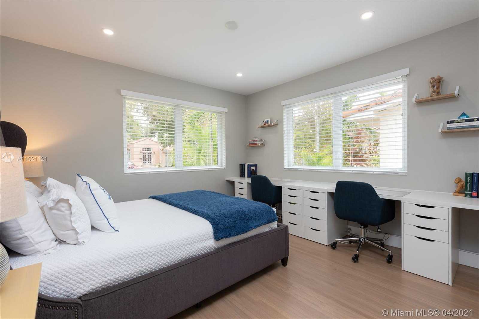 Small Image of 708 MAJORCA AVE, Coral Gables Number 24
