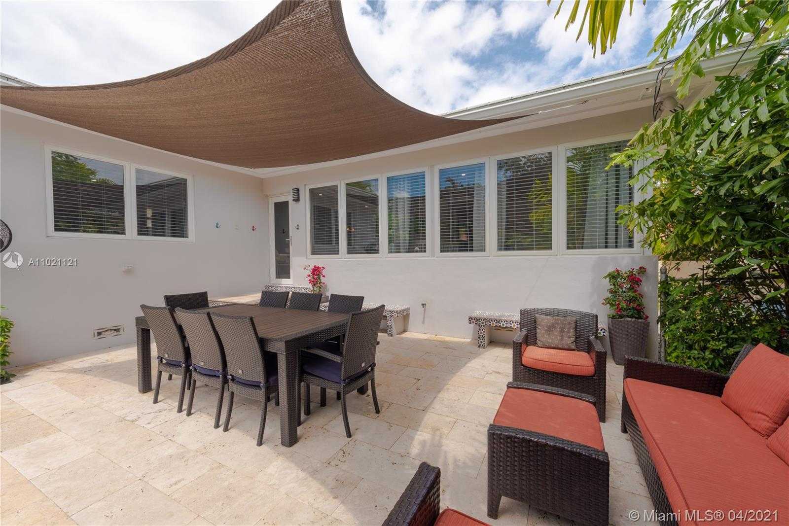 Small Image of 708 MAJORCA AVE, Coral Gables Number 27