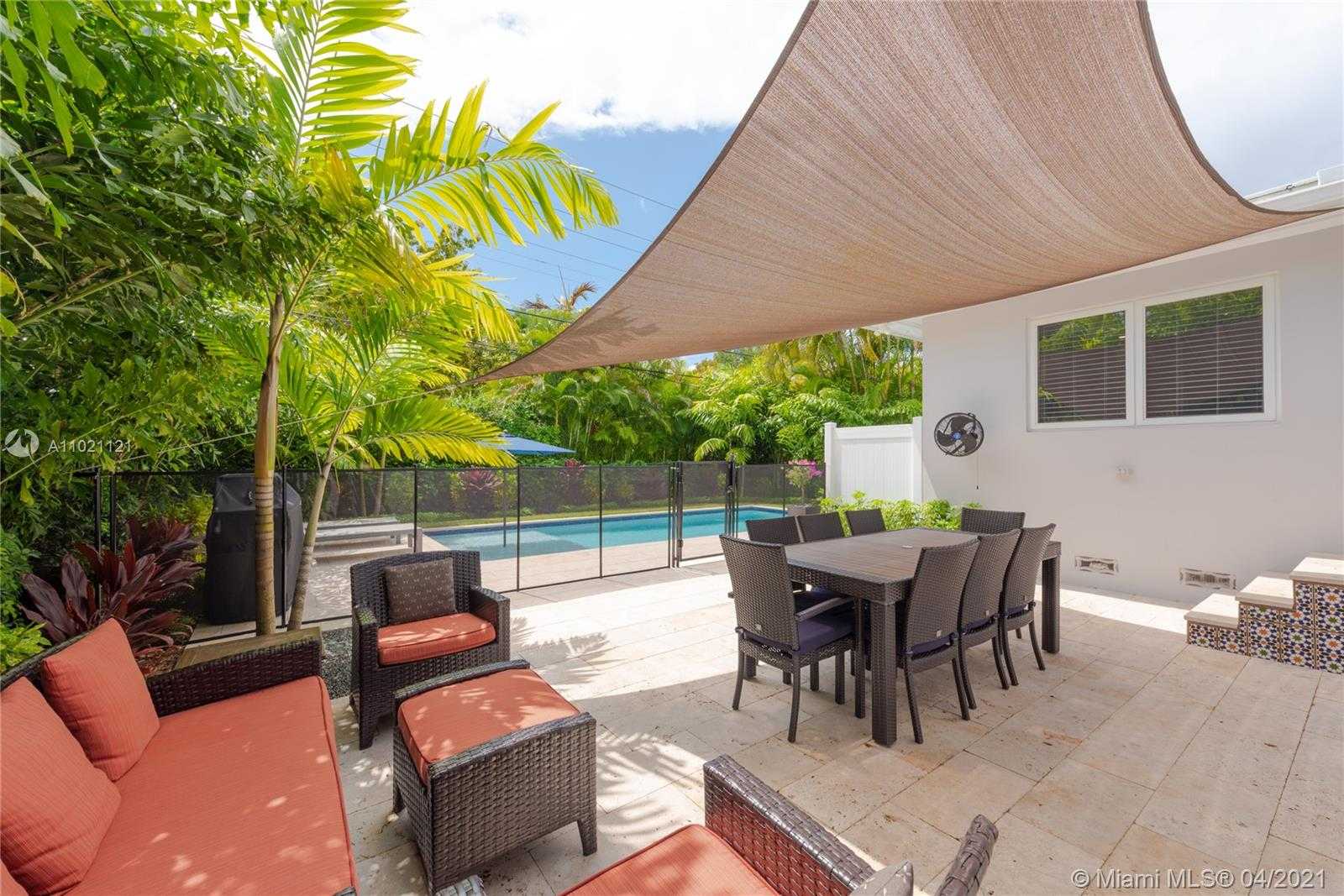 Small Image of 708 MAJORCA AVE, Coral Gables Number 28