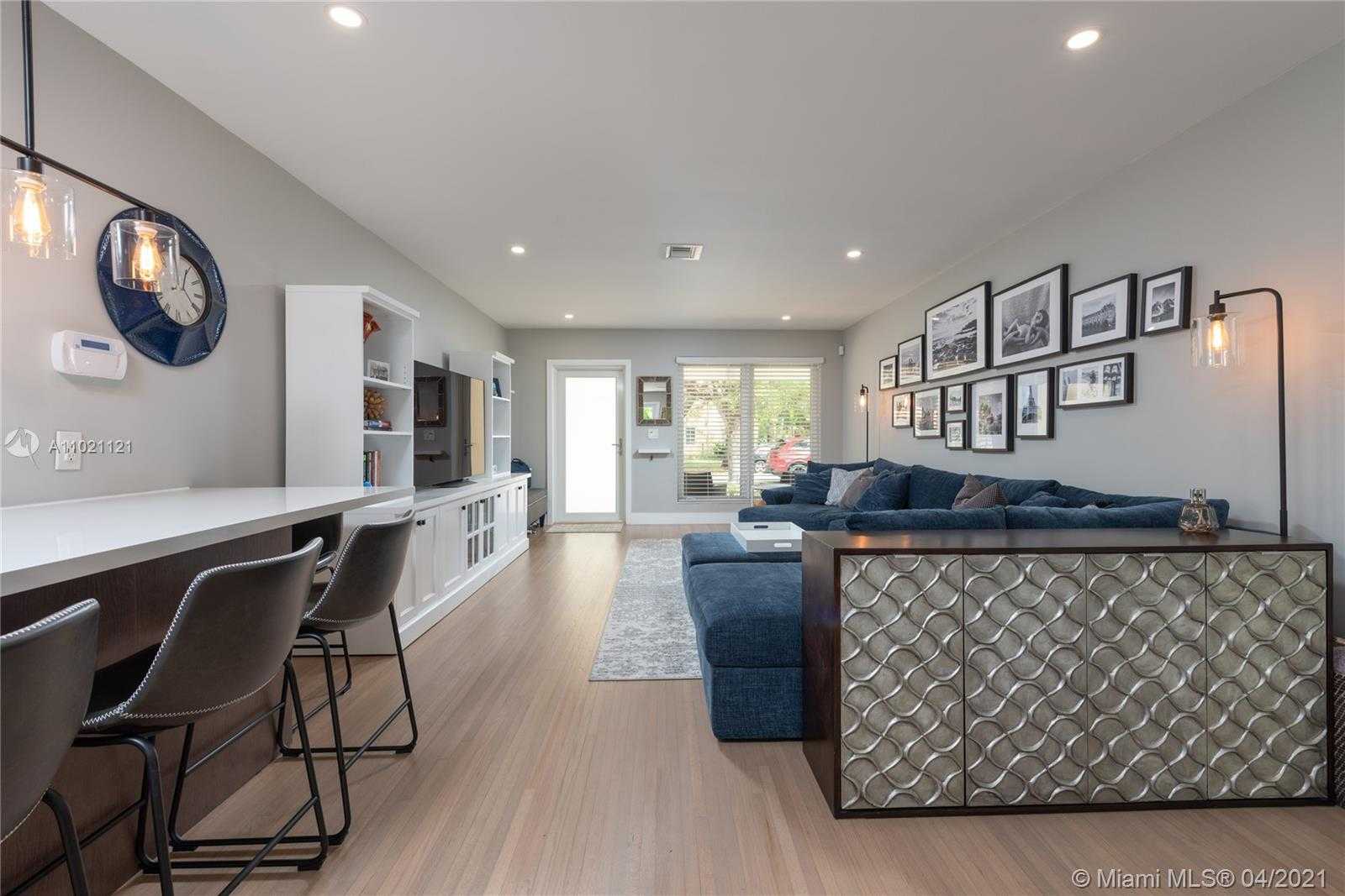 Small Image of 708 MAJORCA AVE, Coral Gables Number 7