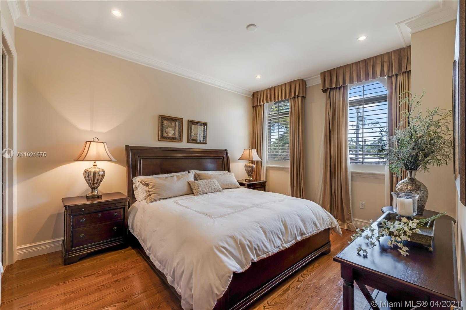Small Image of 1015 SAN PEDRO AVE, Coral Gables Number 45