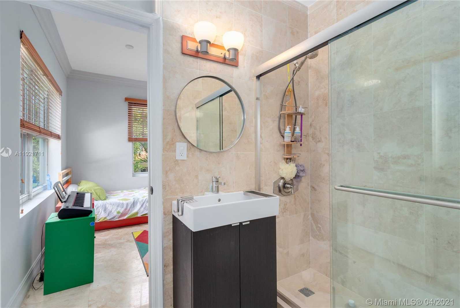 Small Image of 1710 HERNANDO ST, Coral Gables Number 24