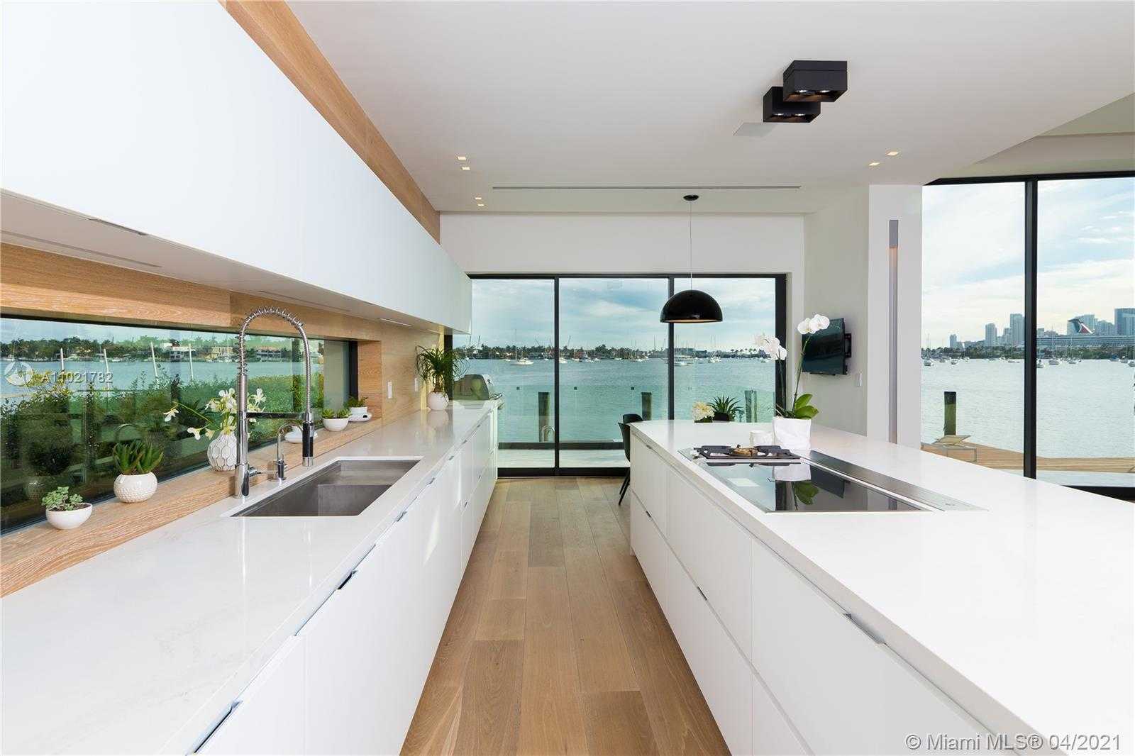 Small Image of 1374 SOUTH VENETIAN WAY, Miami Number 10