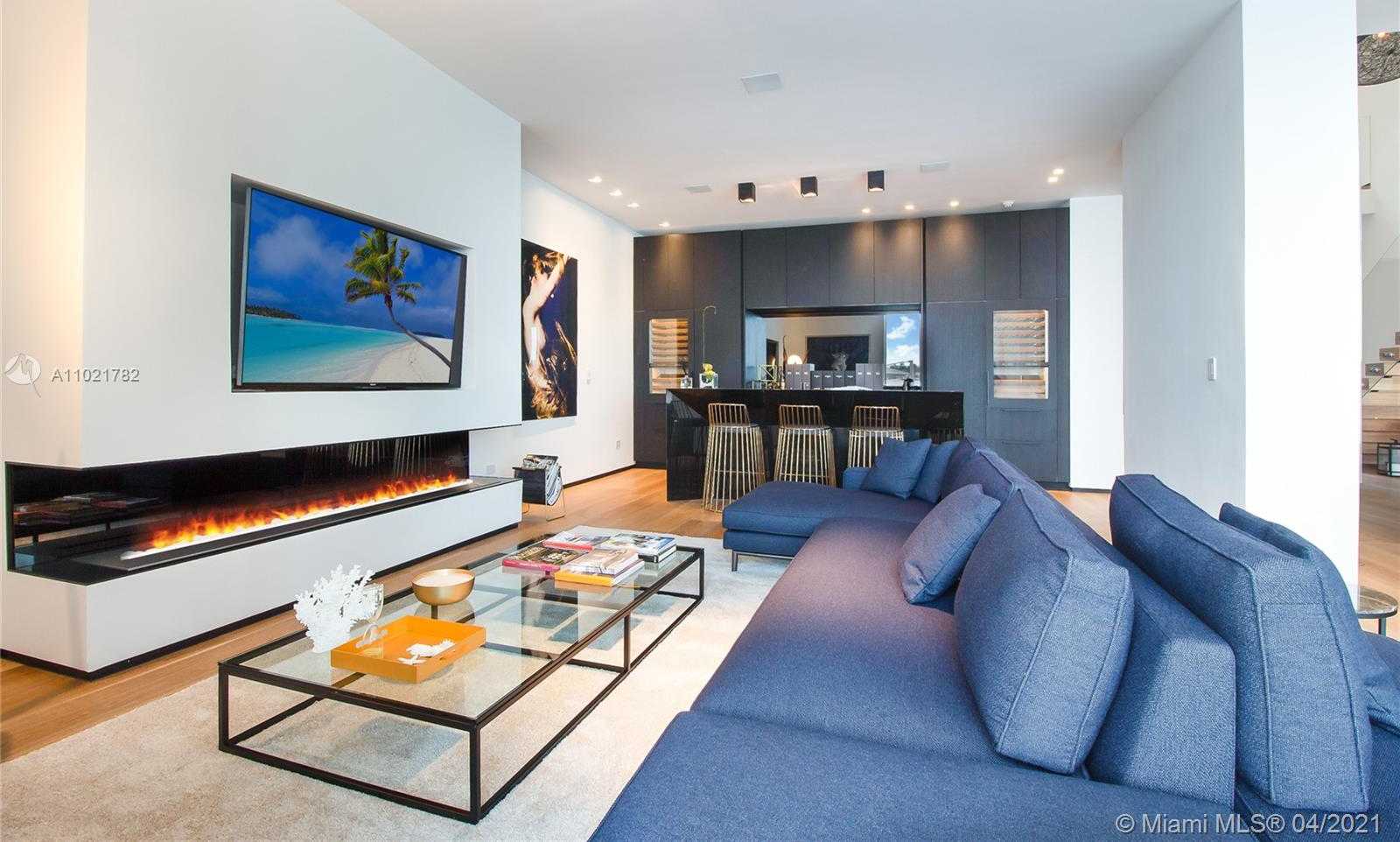 Small Image of 1374 SOUTH VENETIAN WAY, Miami Number 12