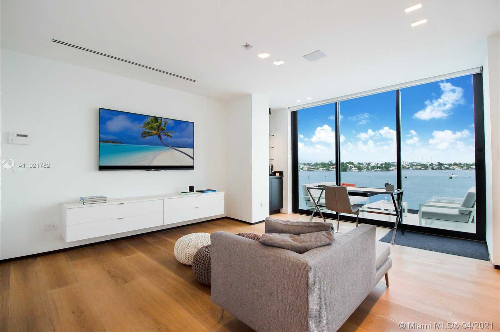Small Image of 1374 SOUTH VENETIAN WAY, Miami Number 24