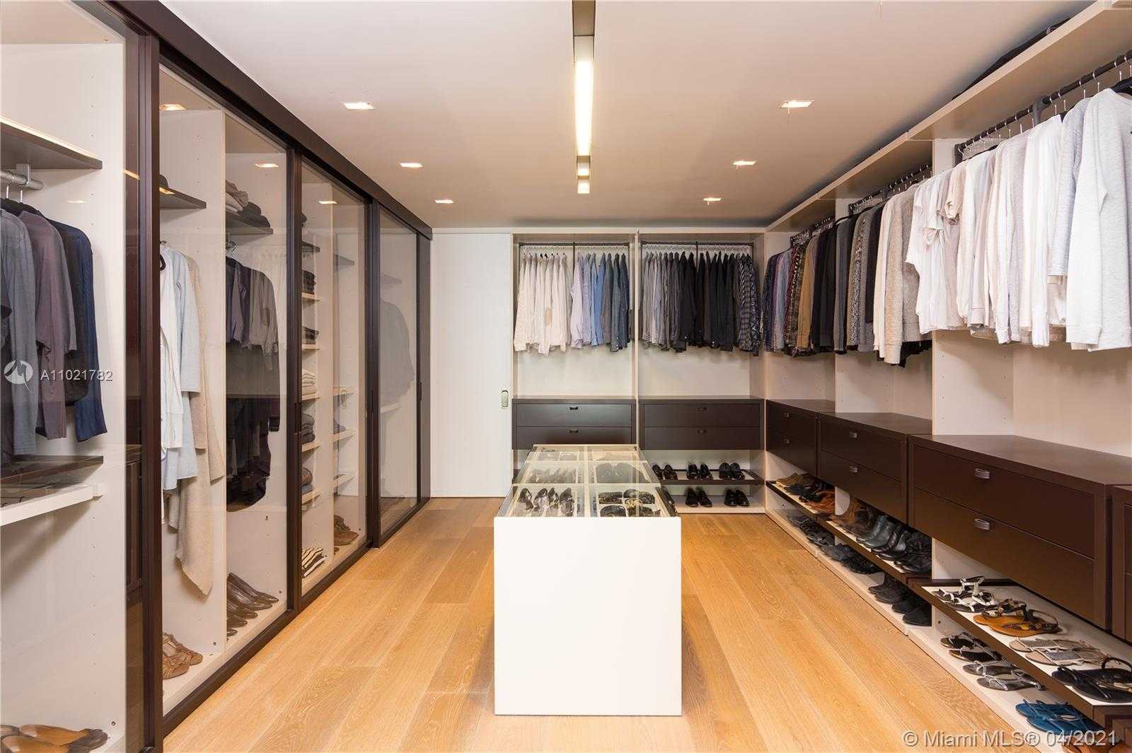 Small Image of 1374 SOUTH VENETIAN WAY, Miami Number 30