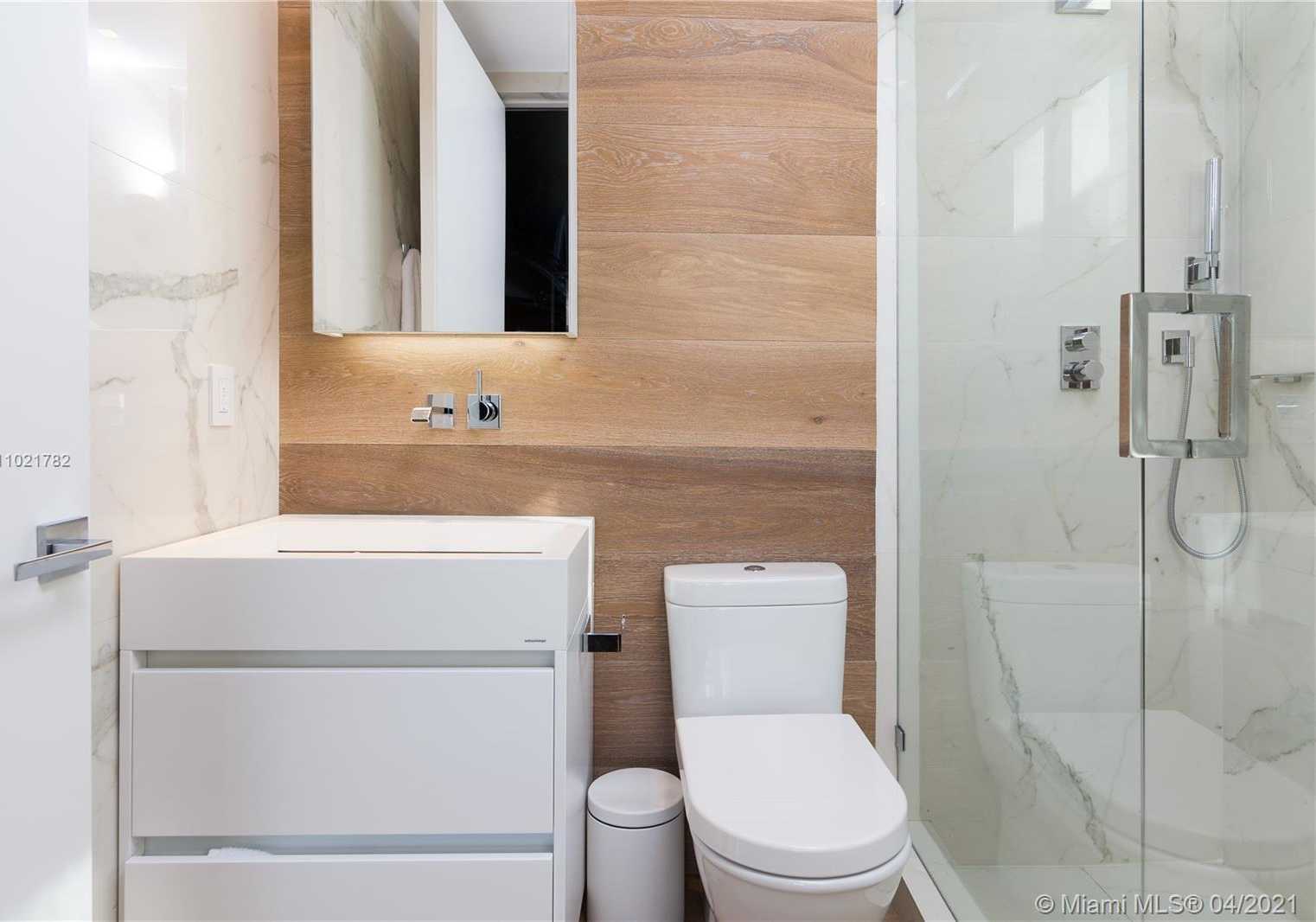 Small Image of 1374 SOUTH VENETIAN WAY, Miami Number 31