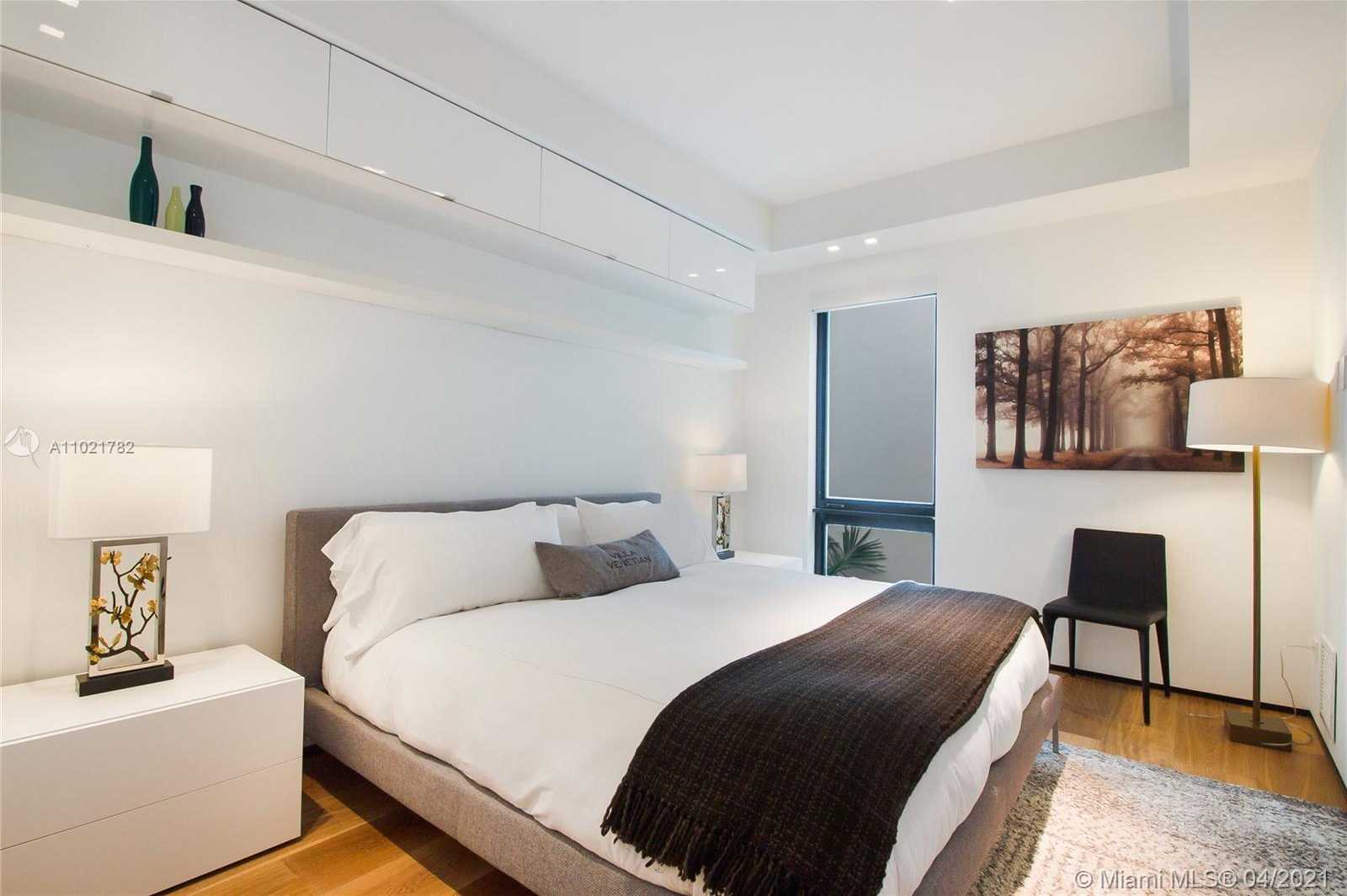 Small Image of 1374 SOUTH VENETIAN WAY, Miami Number 37
