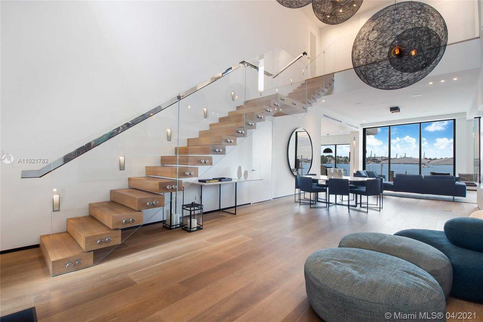 Small Image of 1374 SOUTH VENETIAN WAY, Miami Number 4
